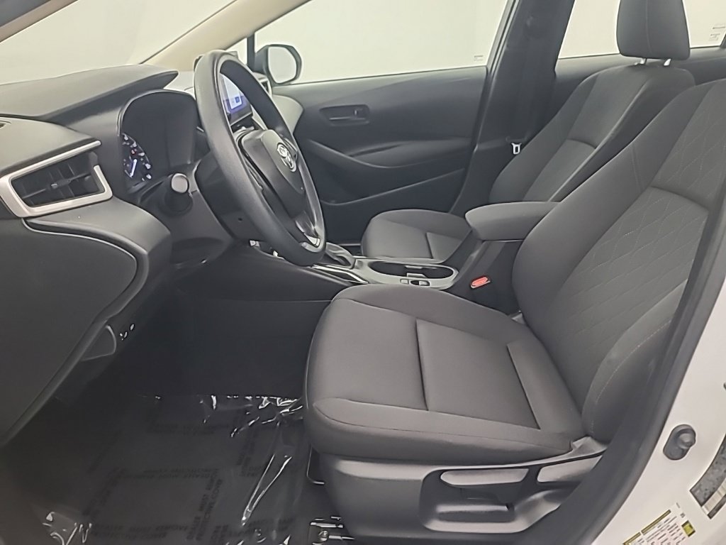 Used 2025 Toyota Corolla LE FWD image 27