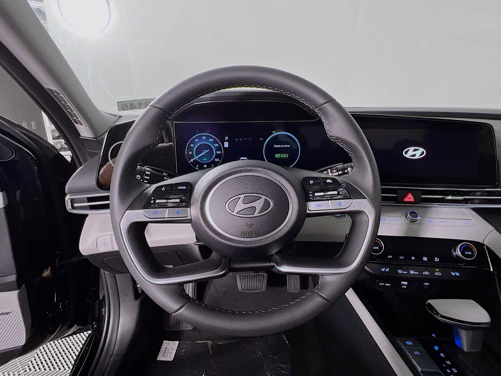 Used 2025 Hyundai Elantra Limited image 7