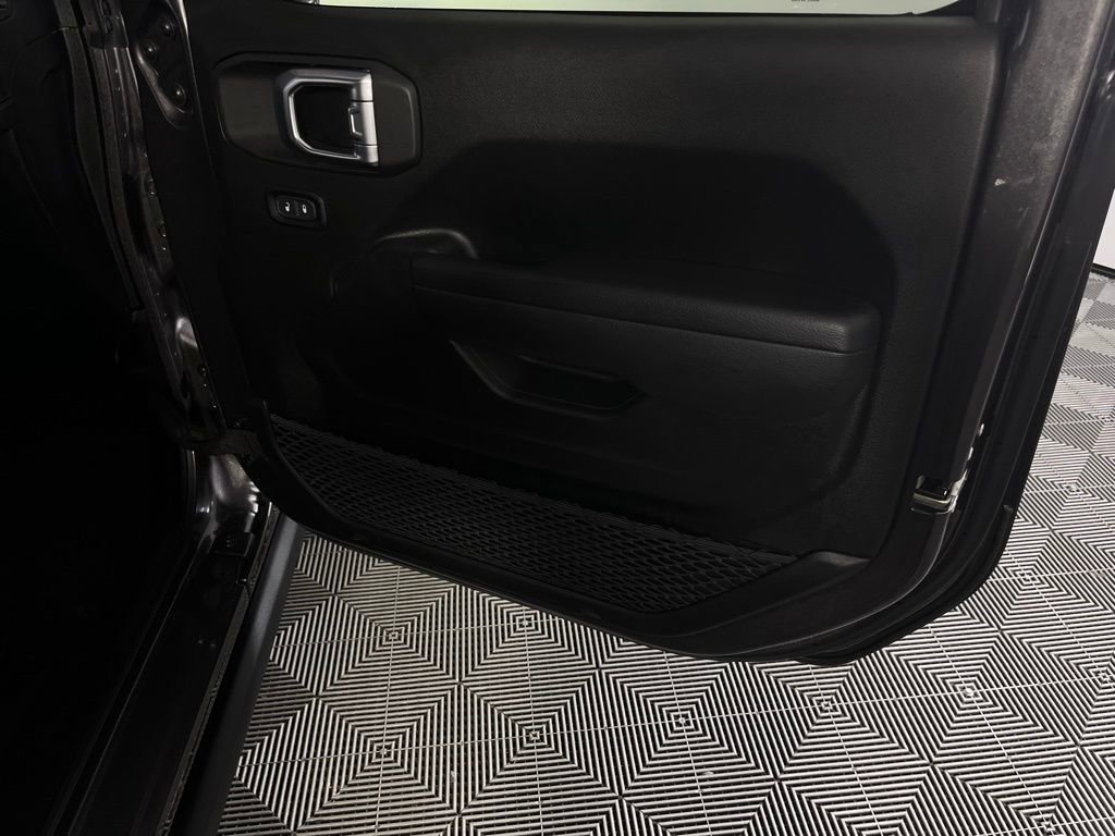 Used 2025 Jeep Wrangler Unlimited Rubicon image 33