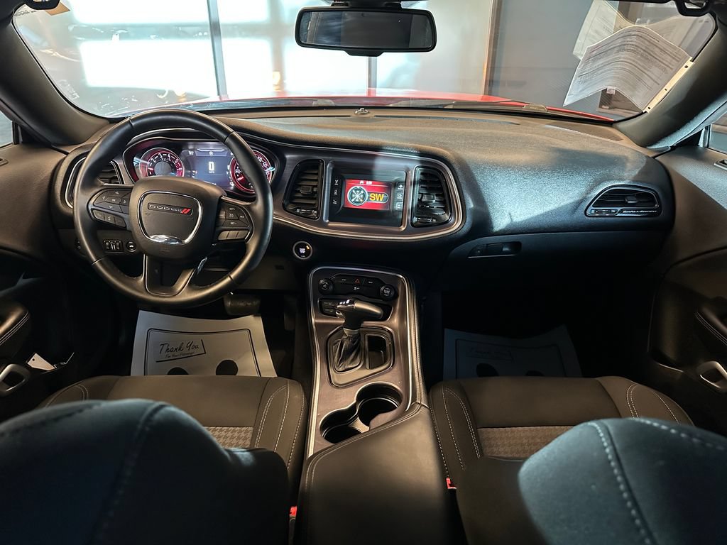 Used 2016 Dodge Challenger SXT RWD image 9