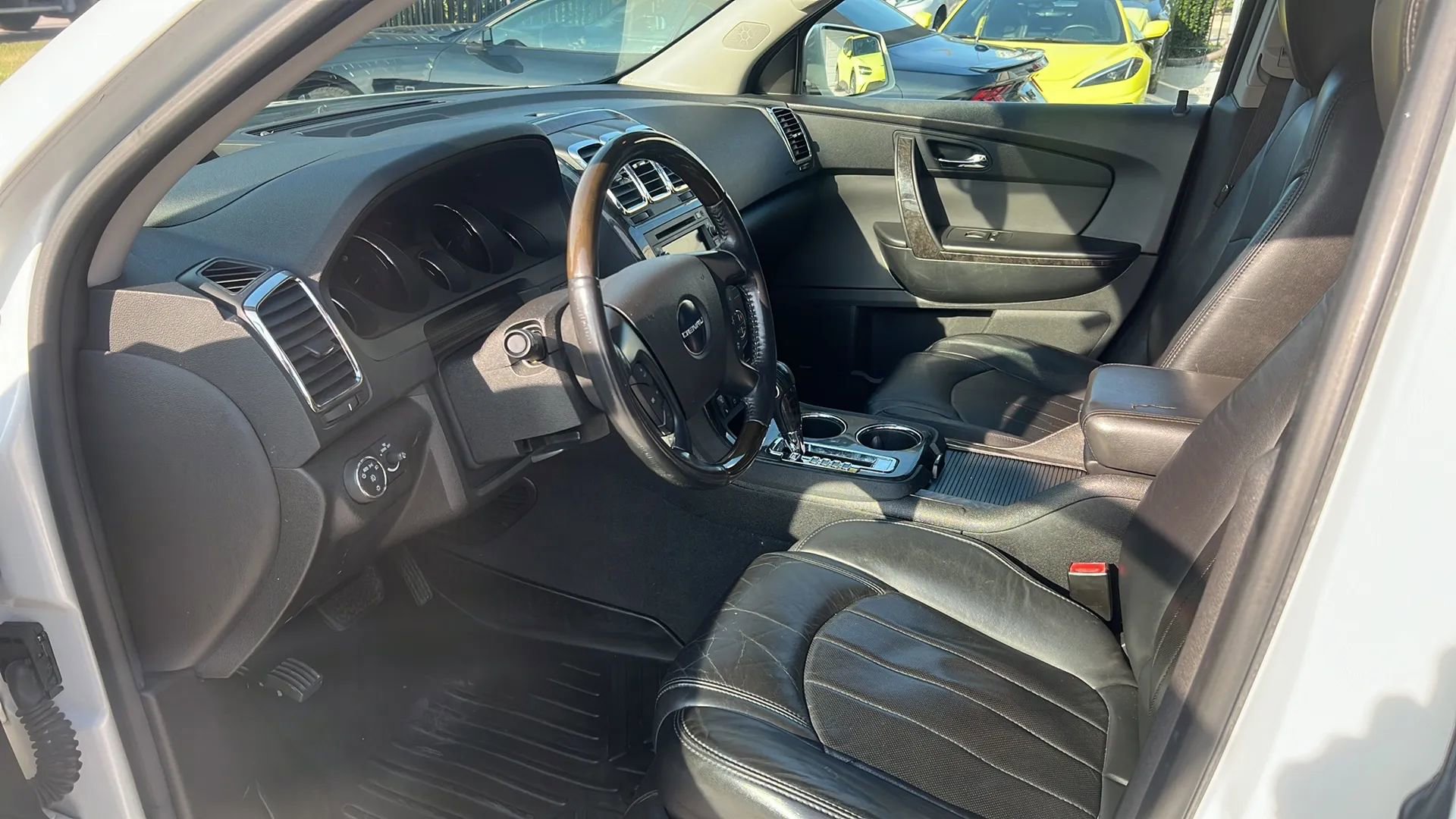 Used 2011 GMC Acadia Denali image 9