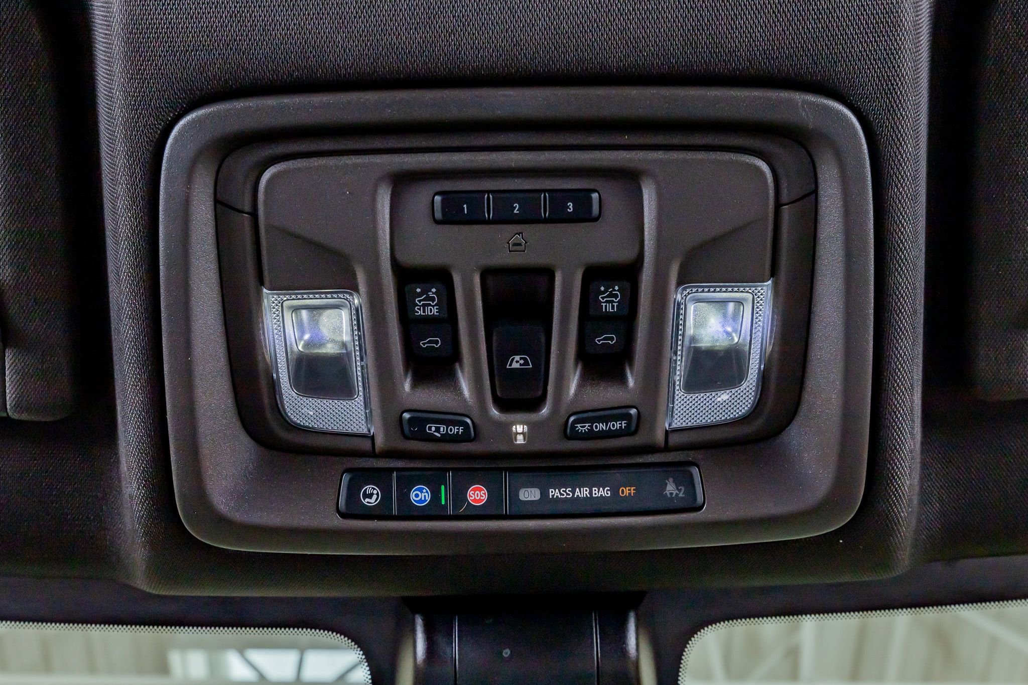 Used 2022 GMC Sierra 3500 Denali w/ Denali Ultimate Package AWD/4WD image 29