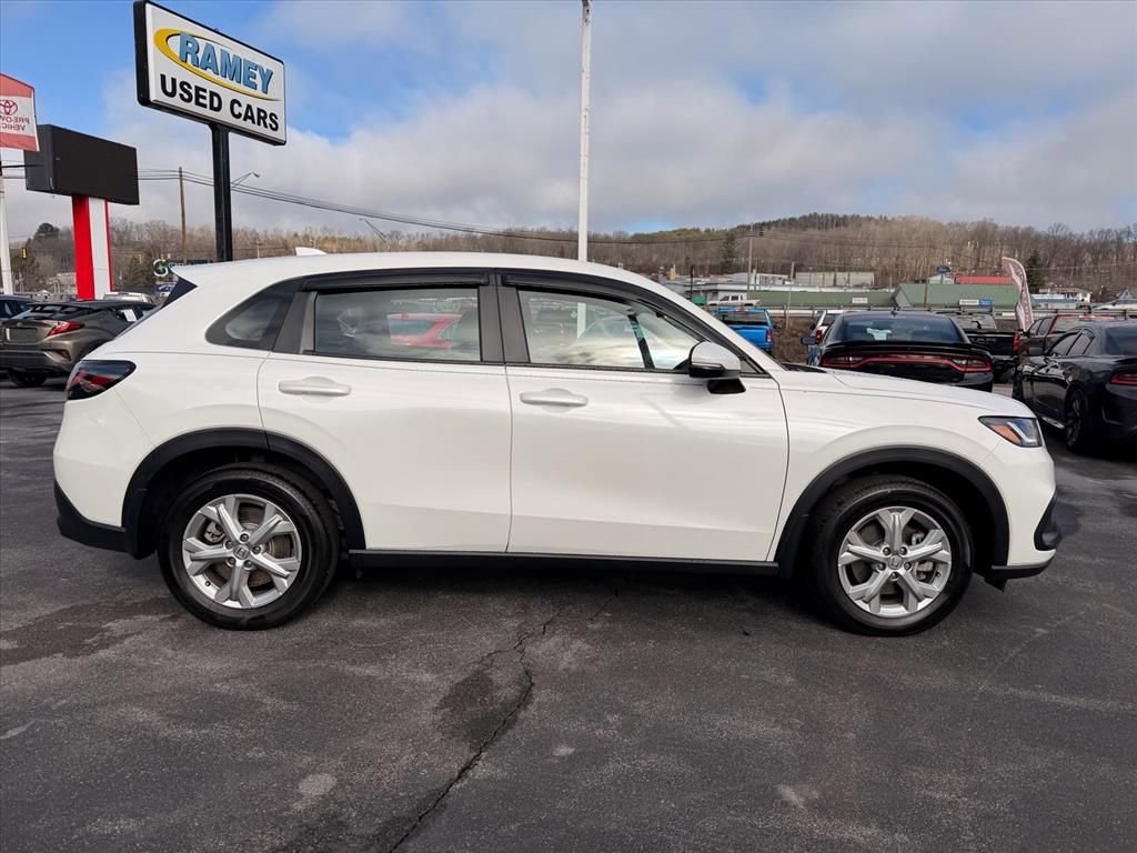 Used 2025 Honda HR-V LX image 3