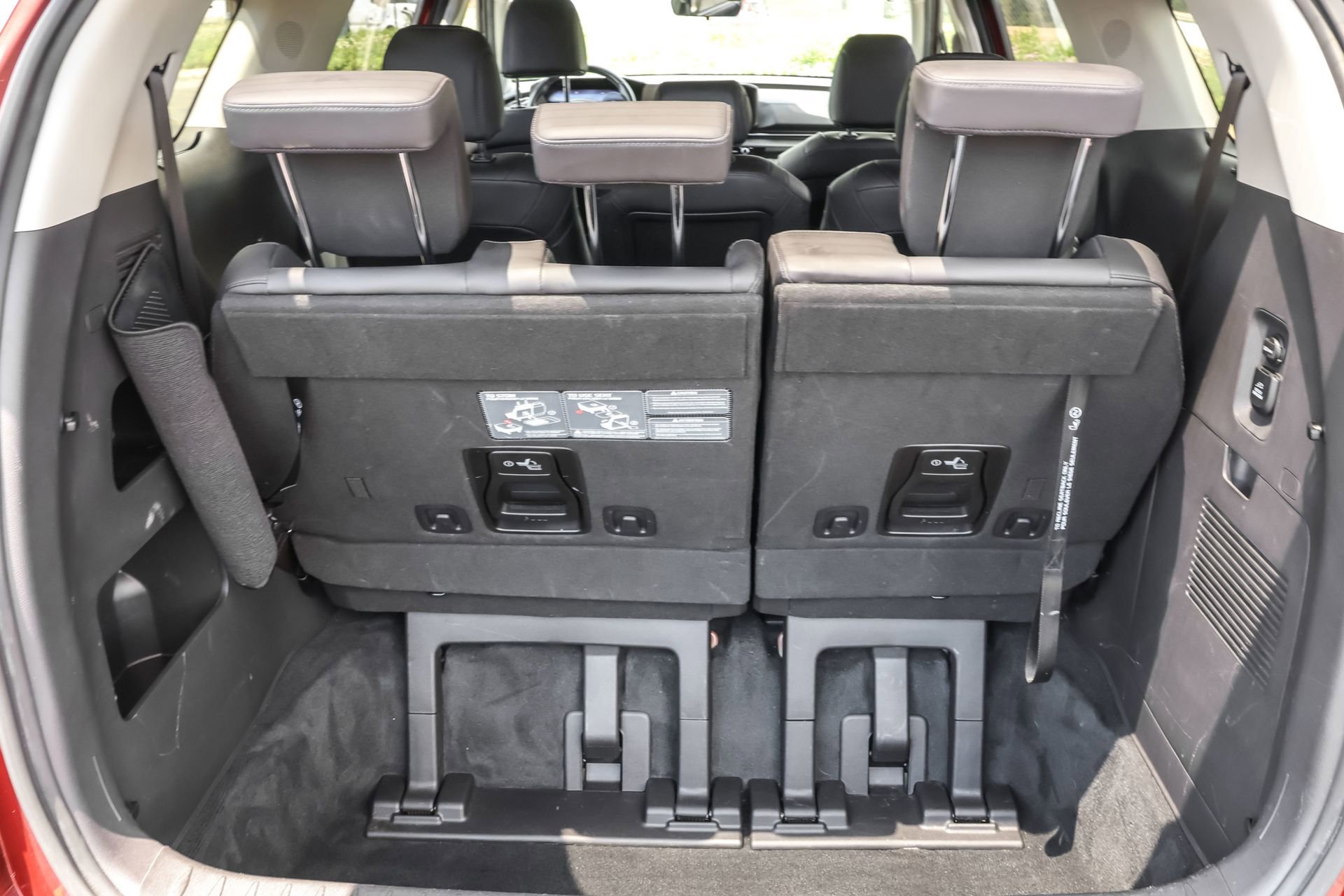 Used 2023 Kia Carnival SX image 35