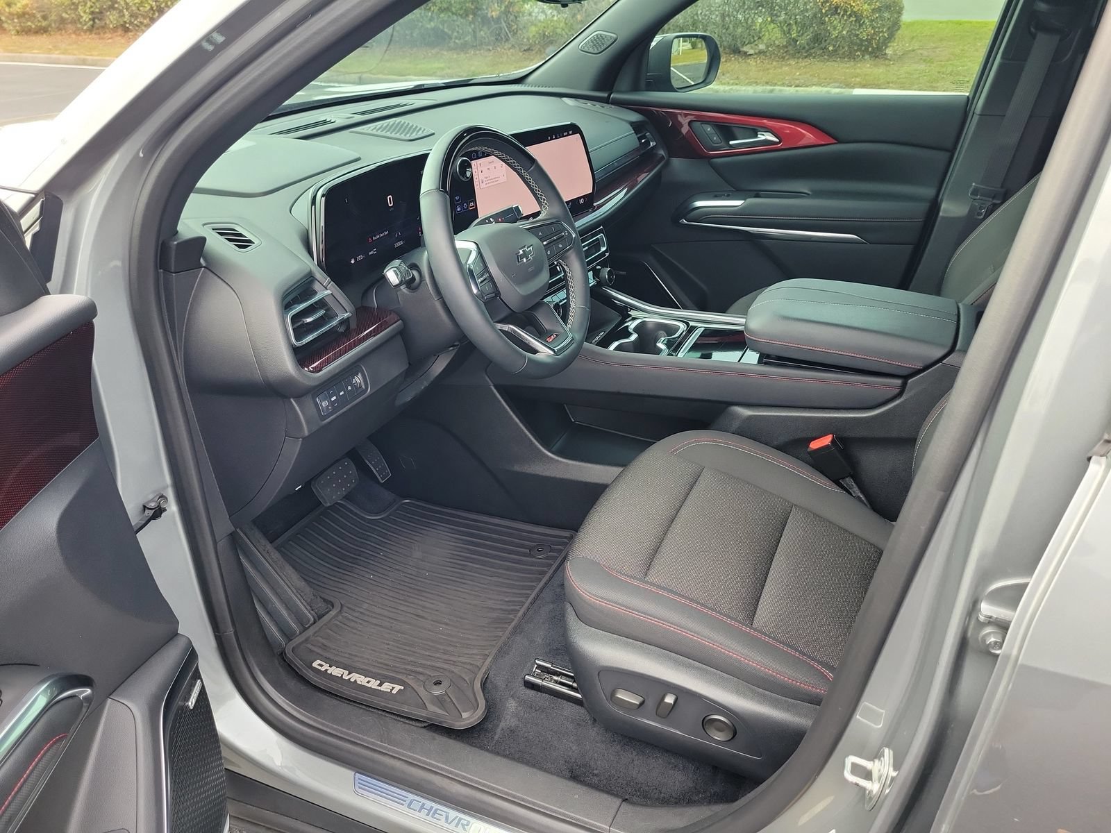 Used 2024 Chevrolet Traverse Z71 w/ Enhanced Driving Package AWD/4WD image 19