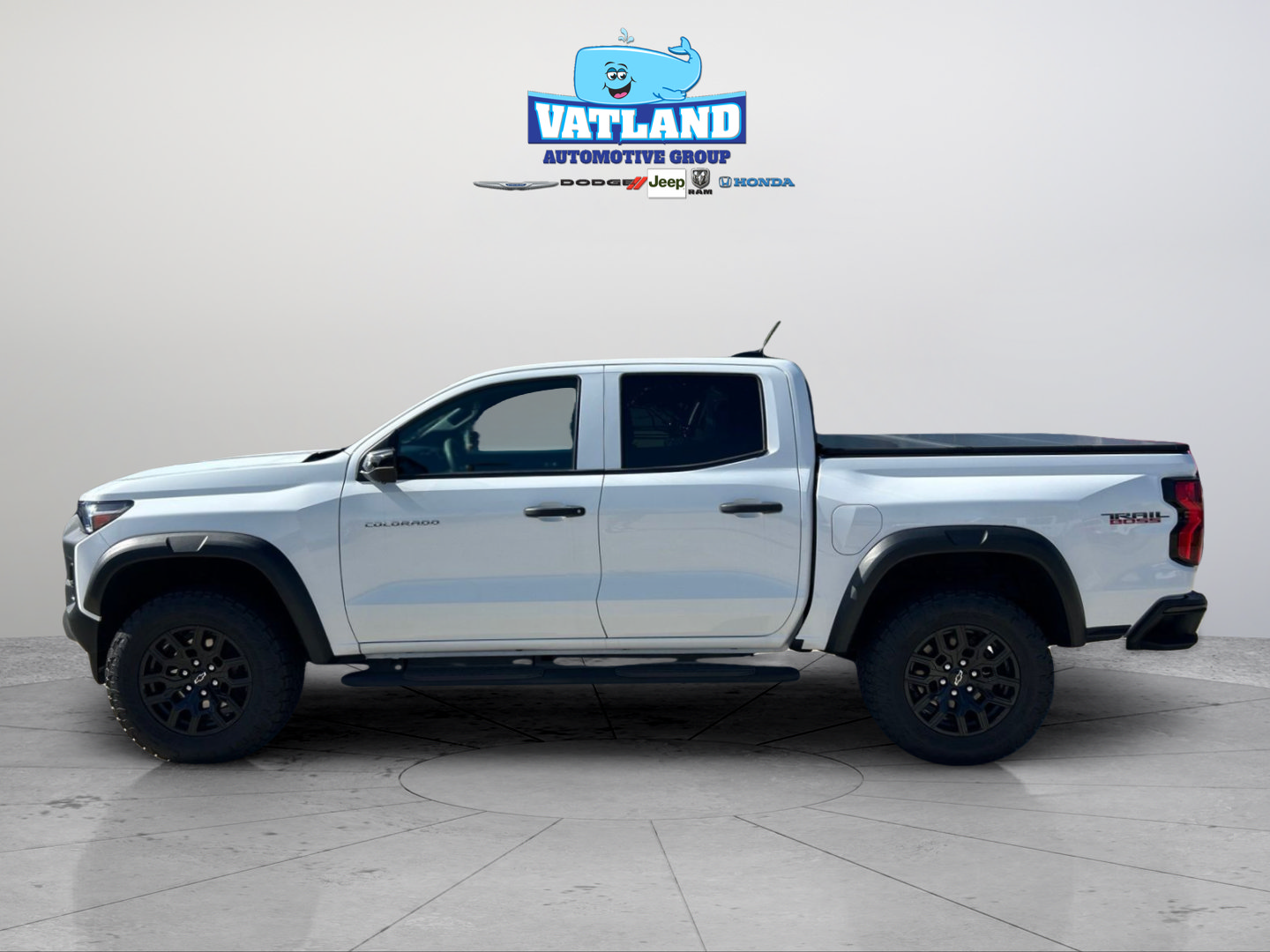 Used 2024 Chevrolet Colorado Trail Boss w/ Technology Package AWD/4WD image 2