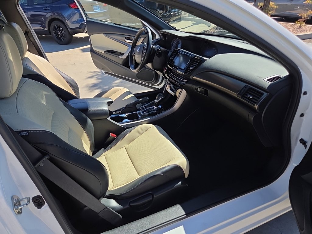 Certified 2017 Honda Accord EX-L image 18