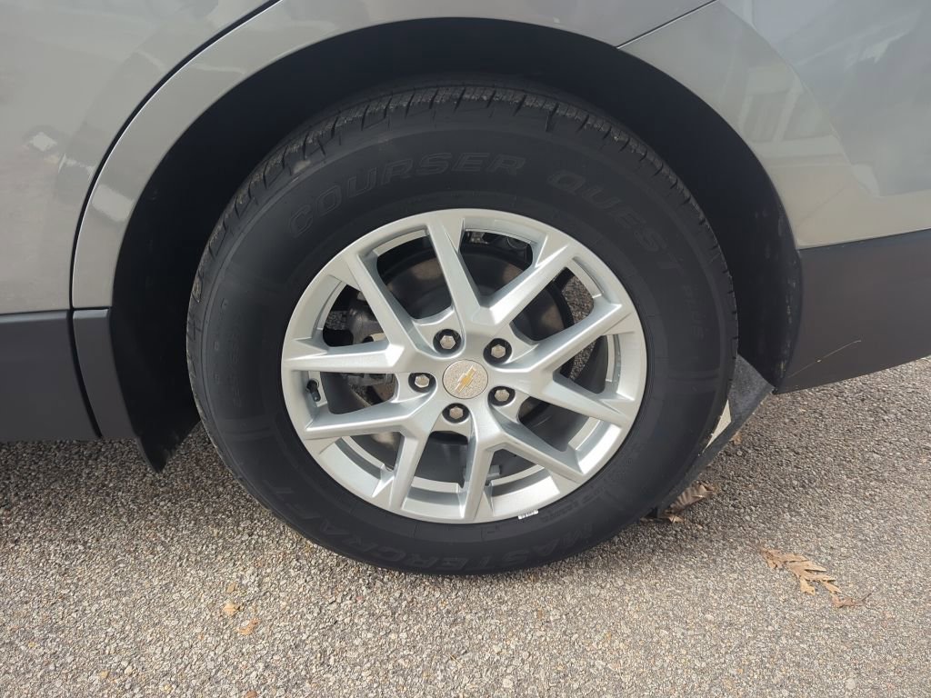 Used 2023 Chevrolet Equinox LS image 12