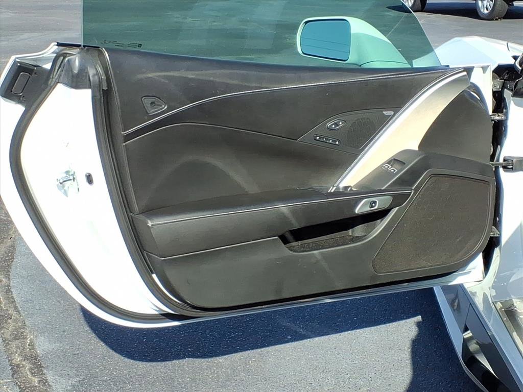 Used 2015 Chevrolet Corvette Z06 w/ 3LZ Preferred Equipment Group image 4