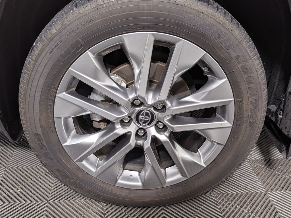 Used 2020 Toyota RAV4 Limited AWD/4WD image 53