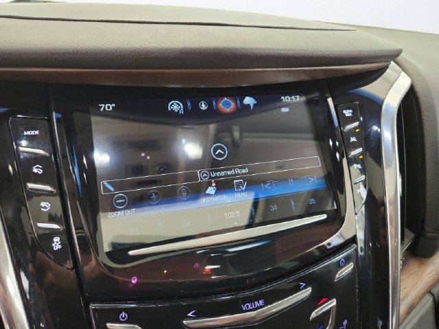 Used 2017 Cadillac Escalade Luxury AWD/4WD image 18