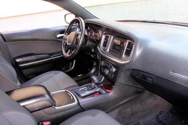 Used 2018 Dodge Charger SXT image 18
