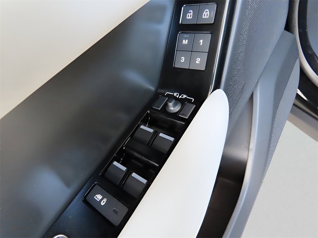 Used 2025 Land Rover Range Rover Velar Dynamic SE image 47