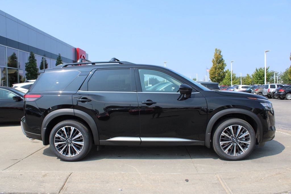 New 2026 Nissan Pathfinder Platinum w/ Cargo Package AWD/4WD image 3