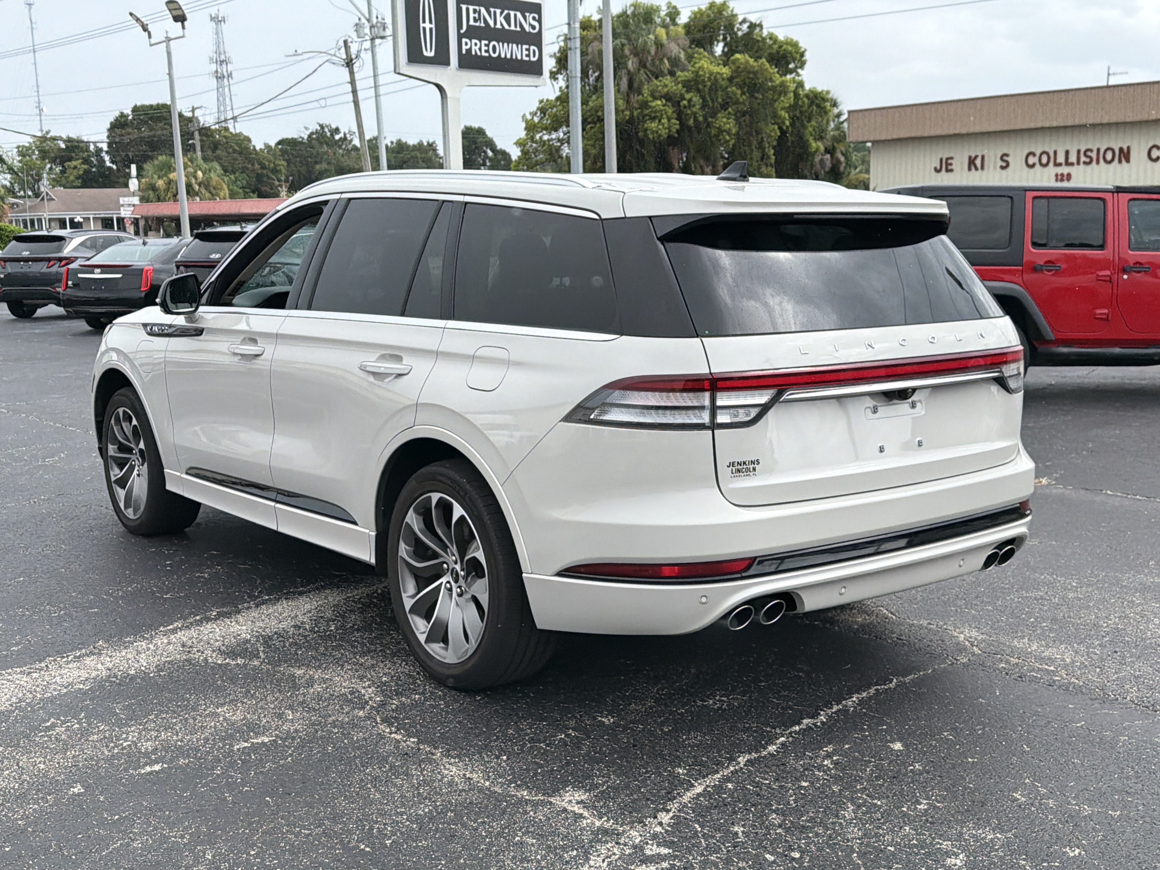 Used 2021 Lincoln Aviator Grand Touring AWD/4WD image 7