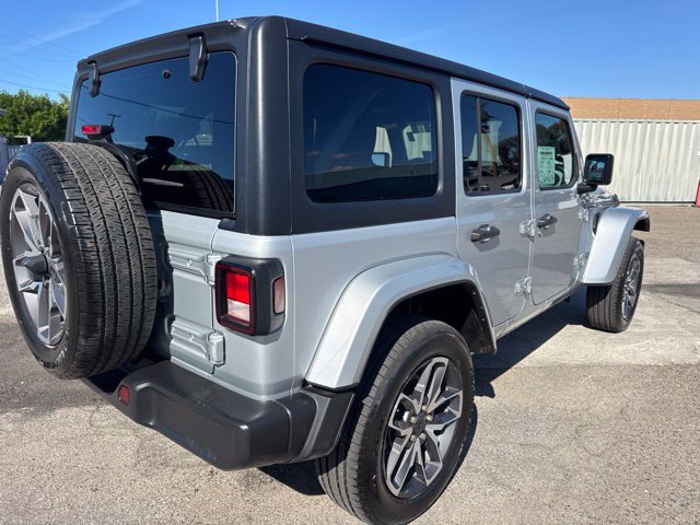 Used 2024 Jeep Wrangler Unlimited AWD/4WD image 4