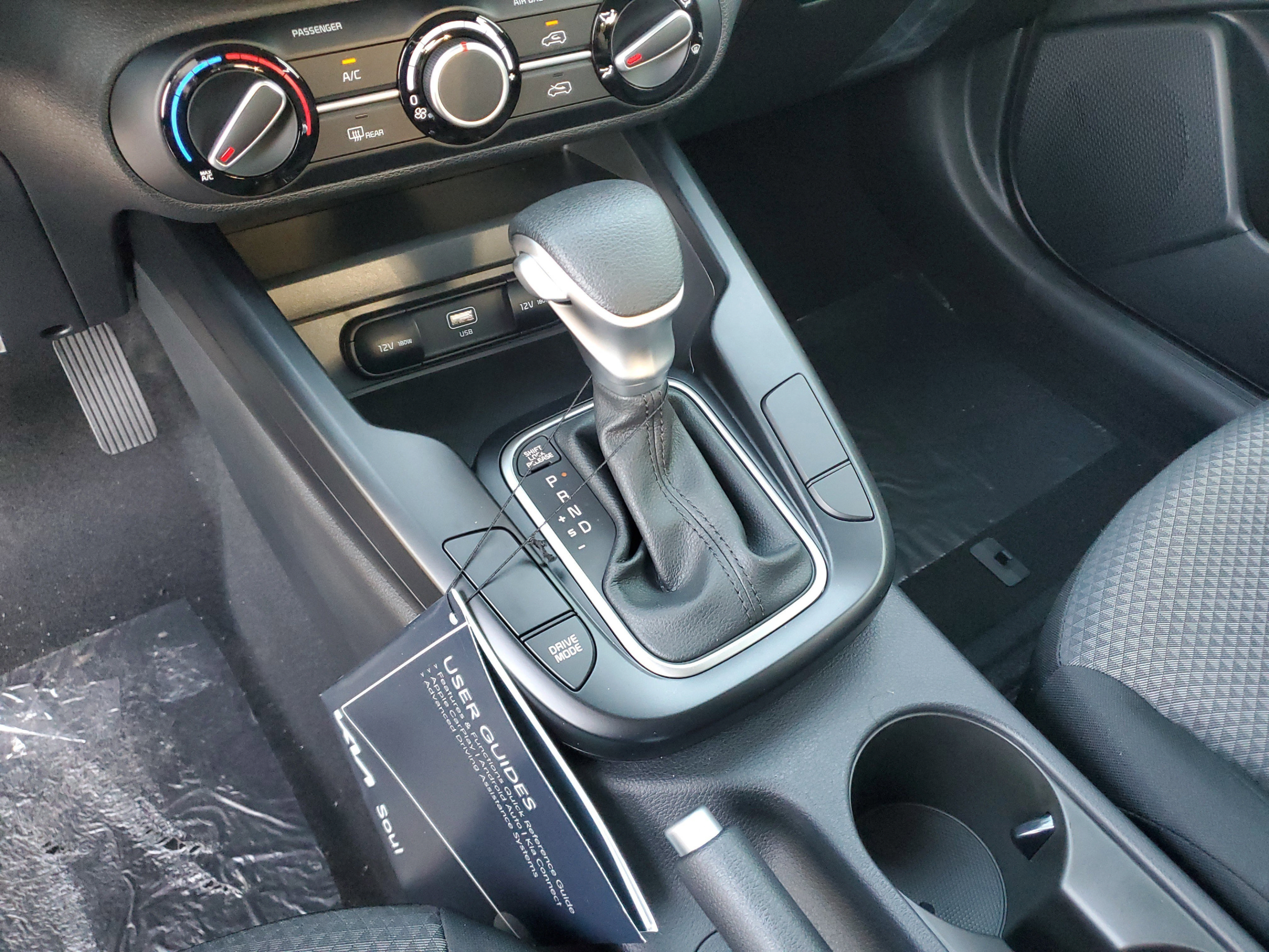 Used 2025 Kia Soul LX FWD image 28