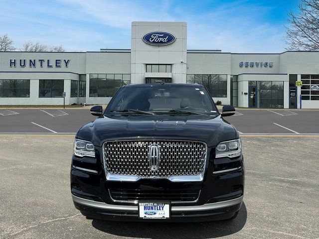 Used 2022 Lincoln Navigator Reserve AWD/4WD image 2