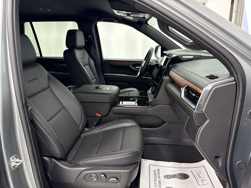 Used 2025 GMC Yukon Denali AWD/4WD image 9