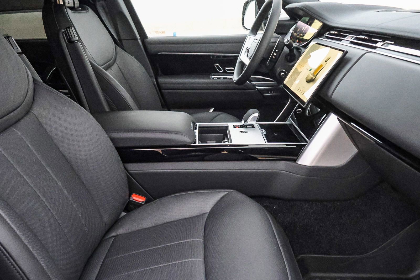 New 2025 Land Rover Range Rover SE image 18