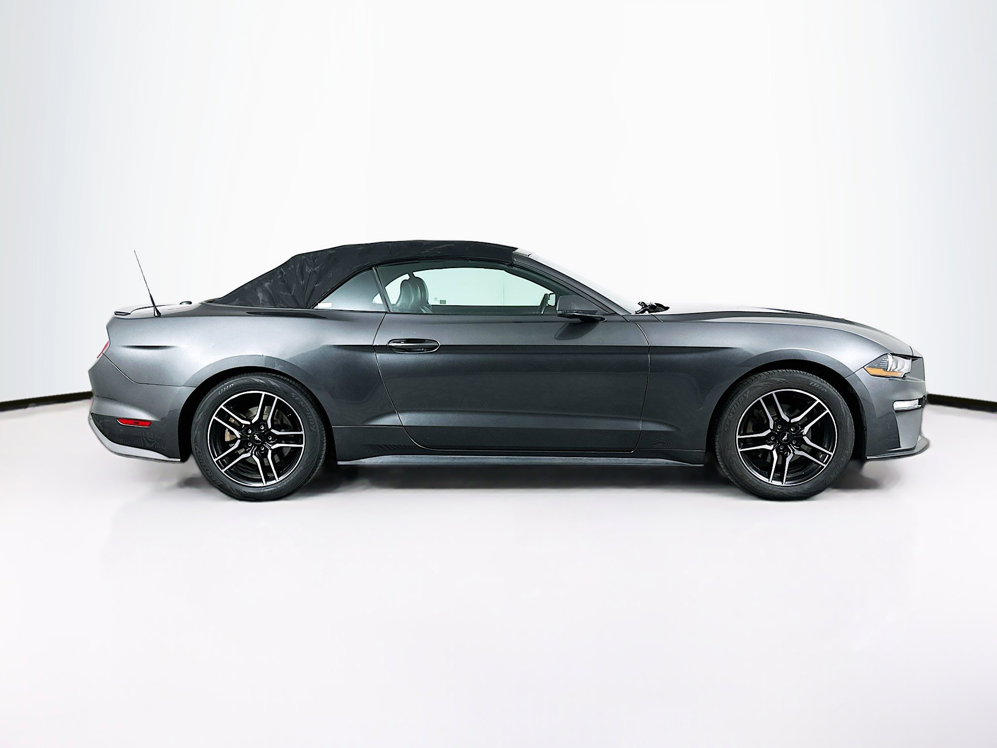 Used 2019 Ford Mustang Premium image 10