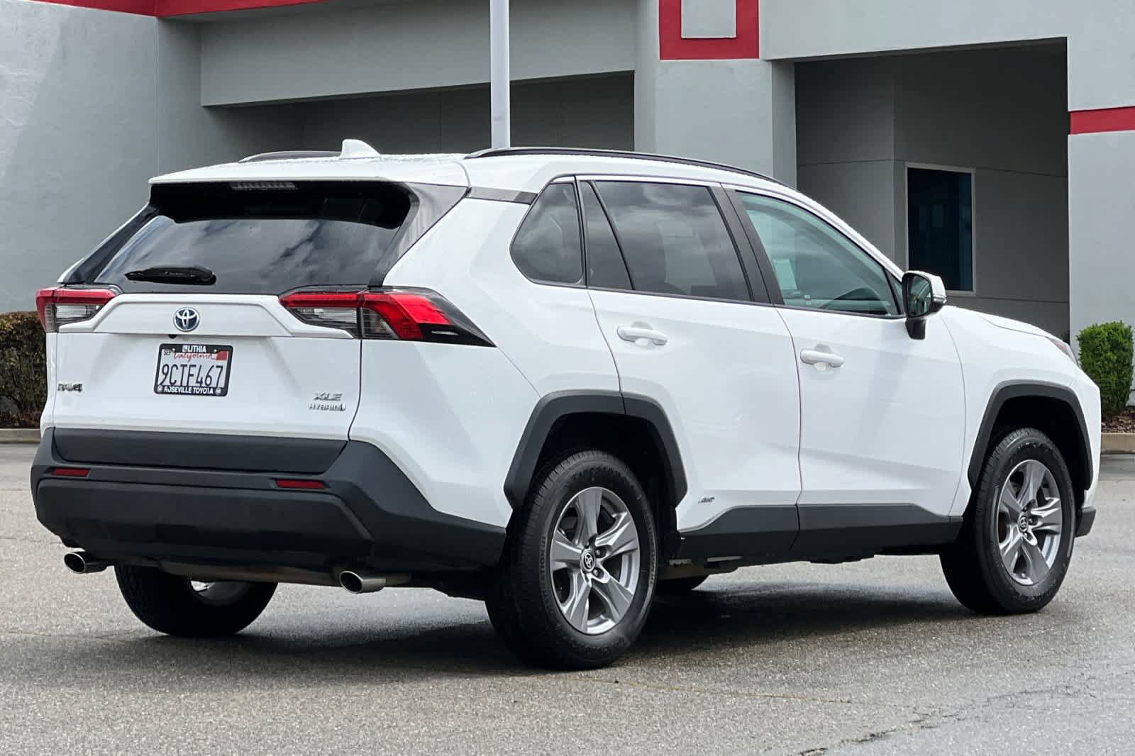 Used 2022 Toyota RAV4 XLE AWD/4WD image 2