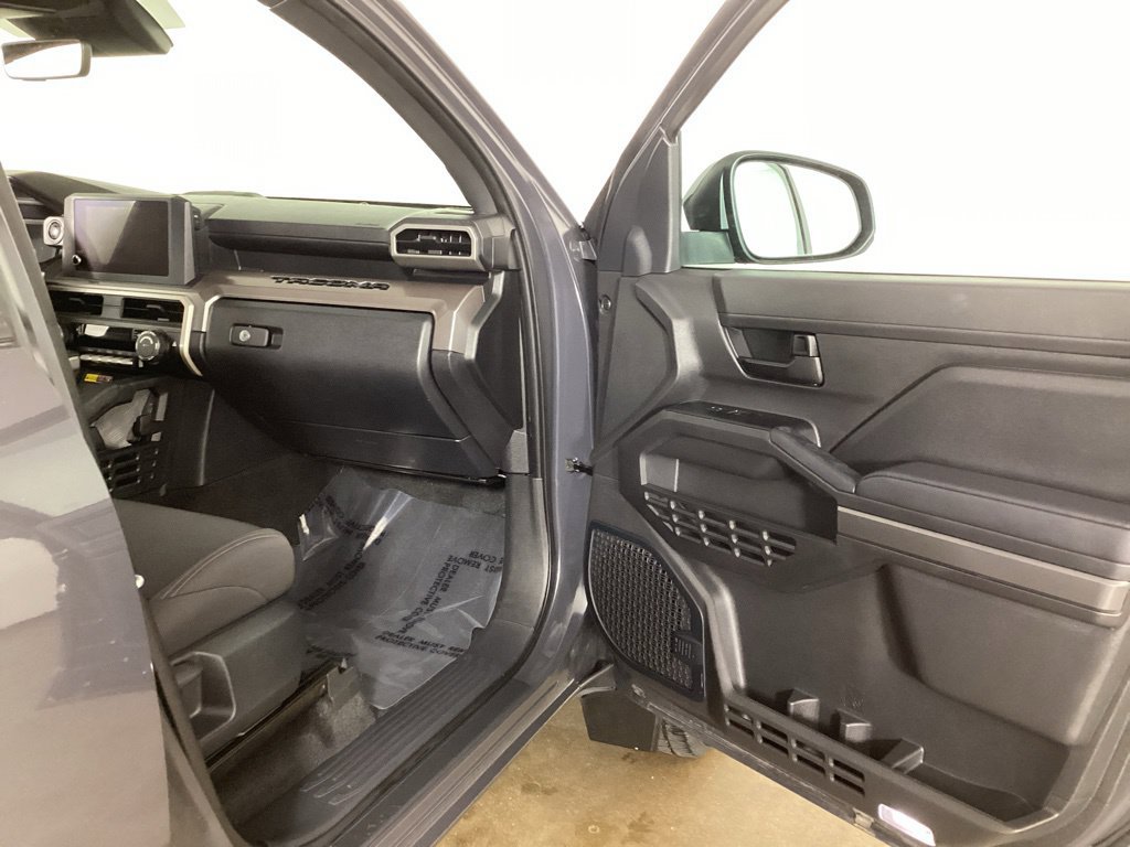 Used 2024 Toyota Tacoma SR5 AWD/4WD image 22