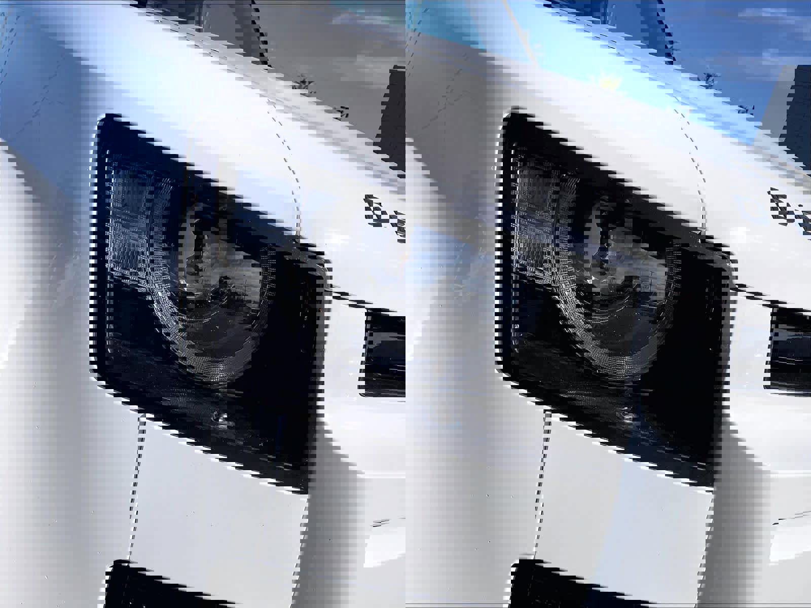 Used 2023 Land Rover Defender 130 X-Dynamic SE image 31