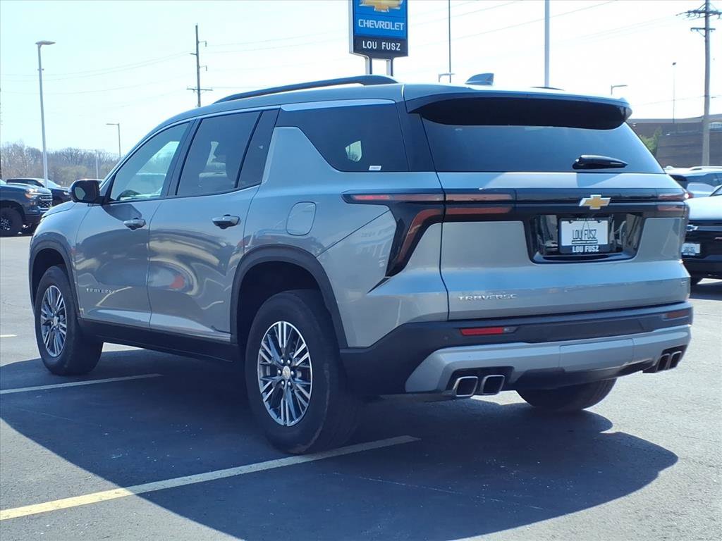 Used 2024 Chevrolet Traverse LT image 5