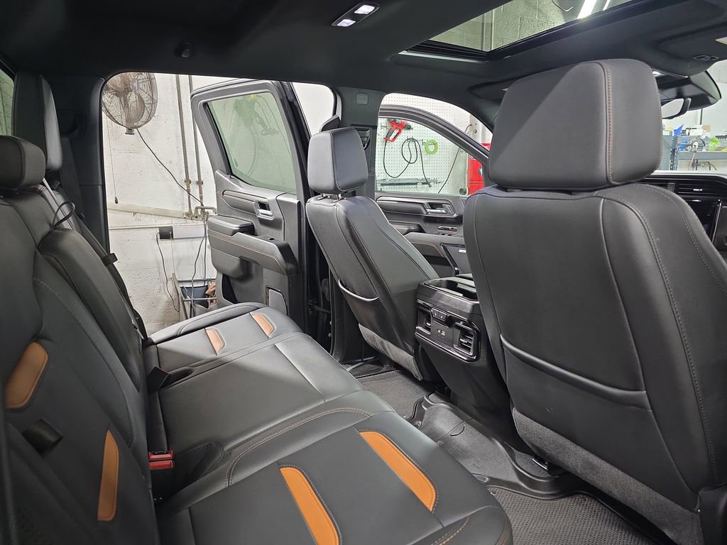 Used 2024 GMC Sierra 1500 AT4 w/ Technology Package AWD/4WD image 11