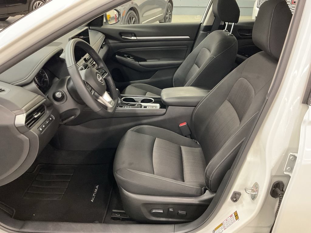 Used 2023 Nissan Altima 2.5 SV w/ SV Premium Package AWD/4WD image 10