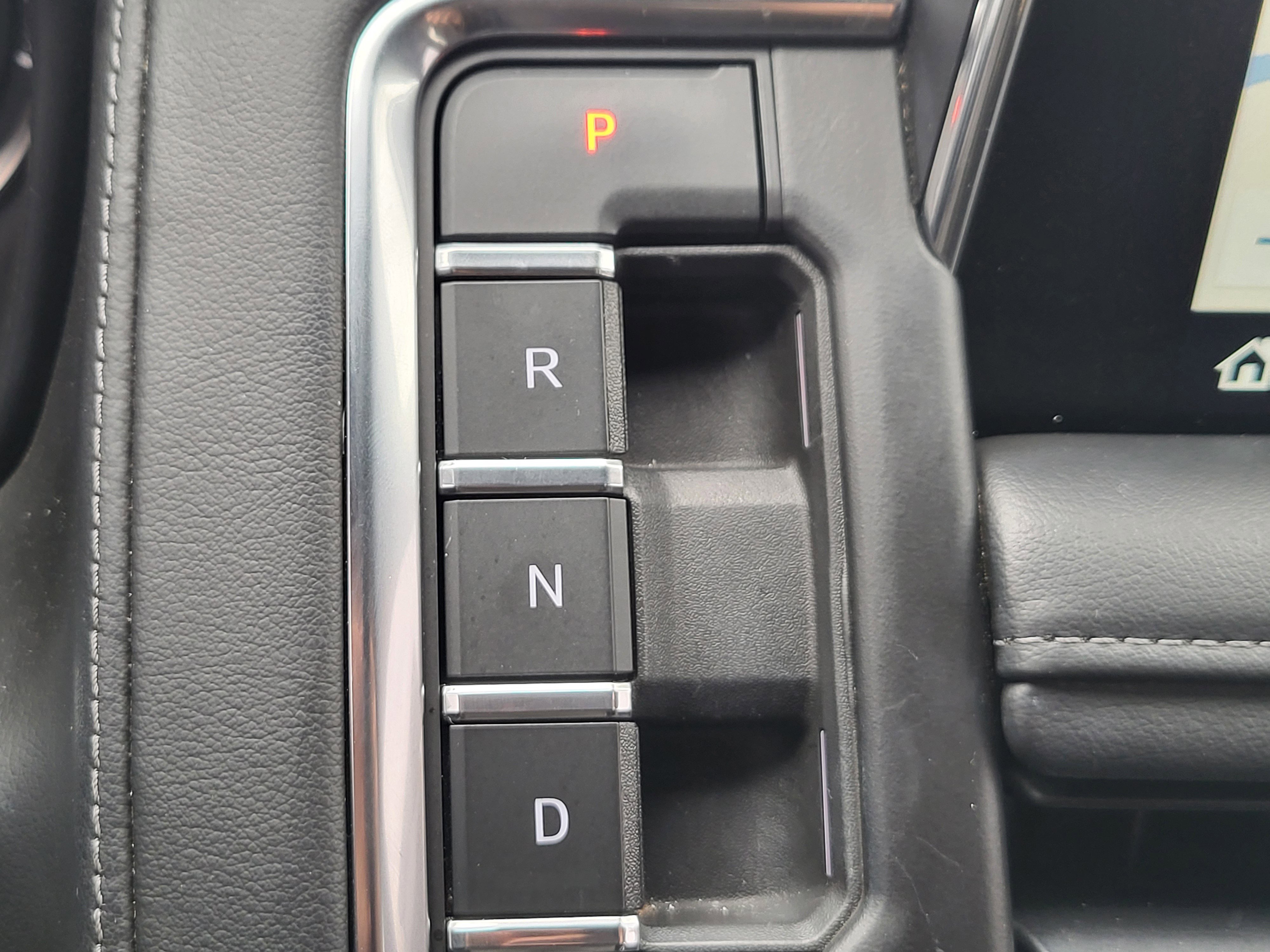 Used 2021 Chevrolet Suburban Z71 w/ Rear Media and Nav Package AWD/4WD image 18