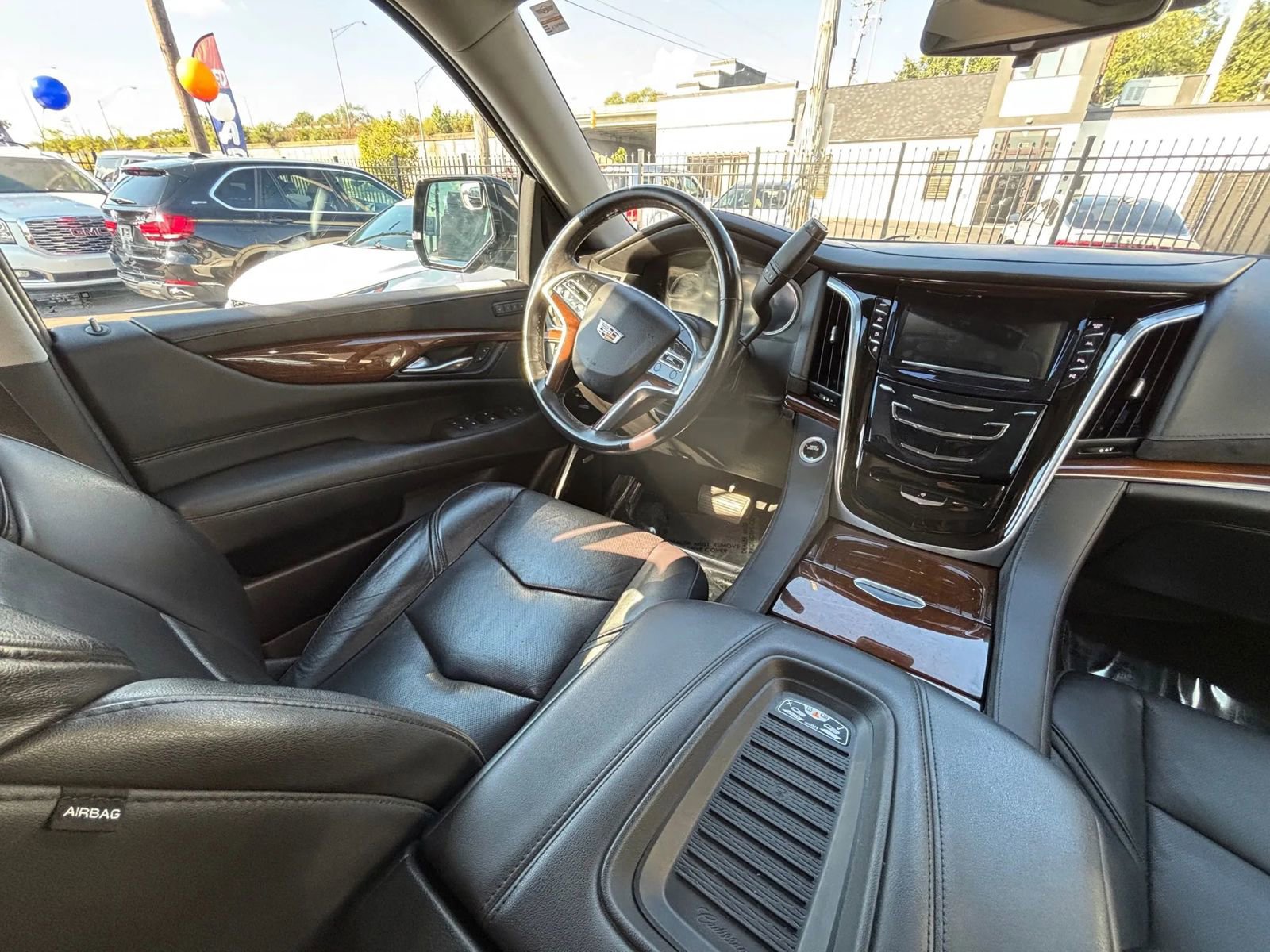 Used 2020 Cadillac Escalade Premium Luxury image 34