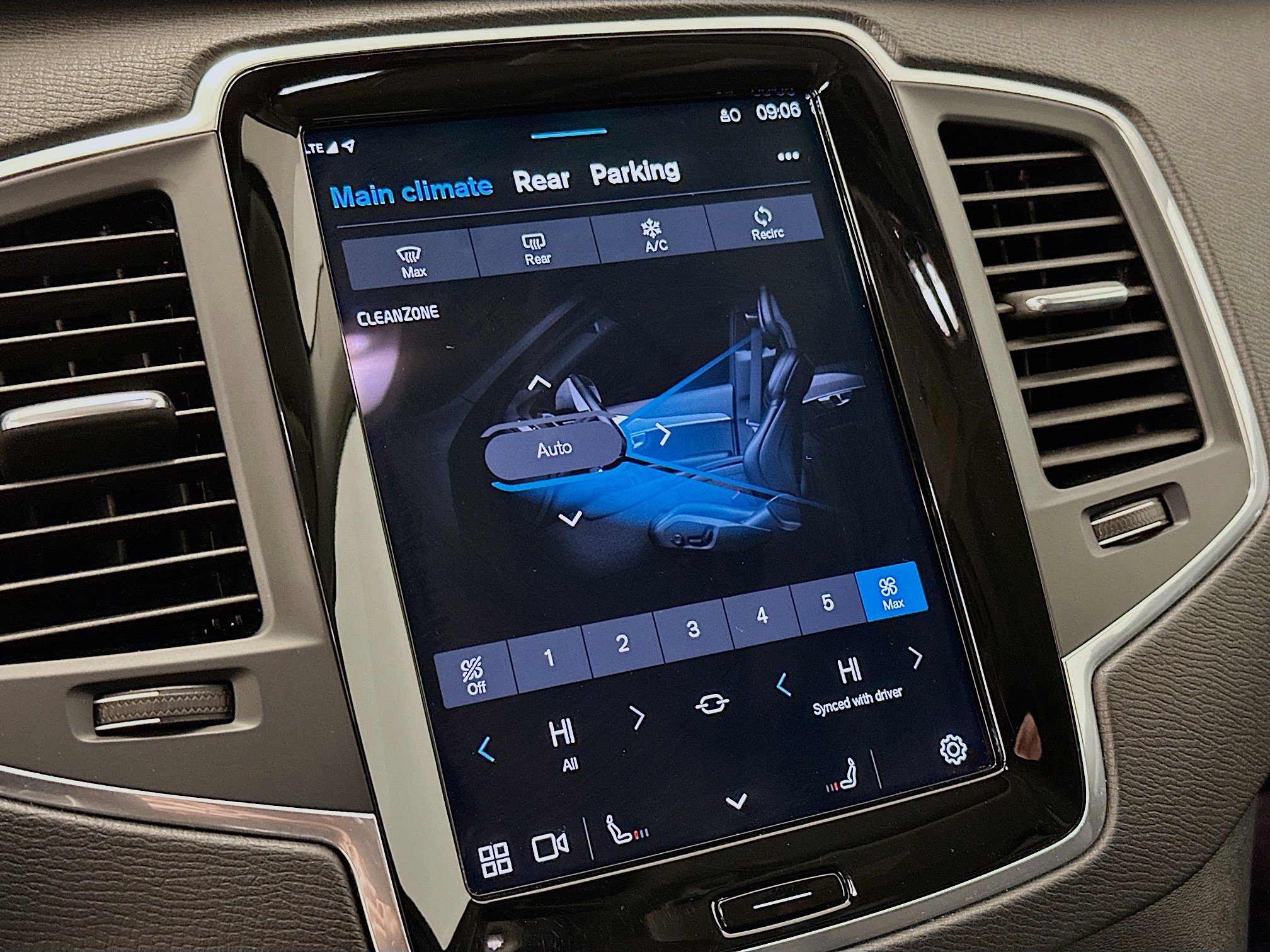 Used 2025 Volvo XC90 B5 Core image 24