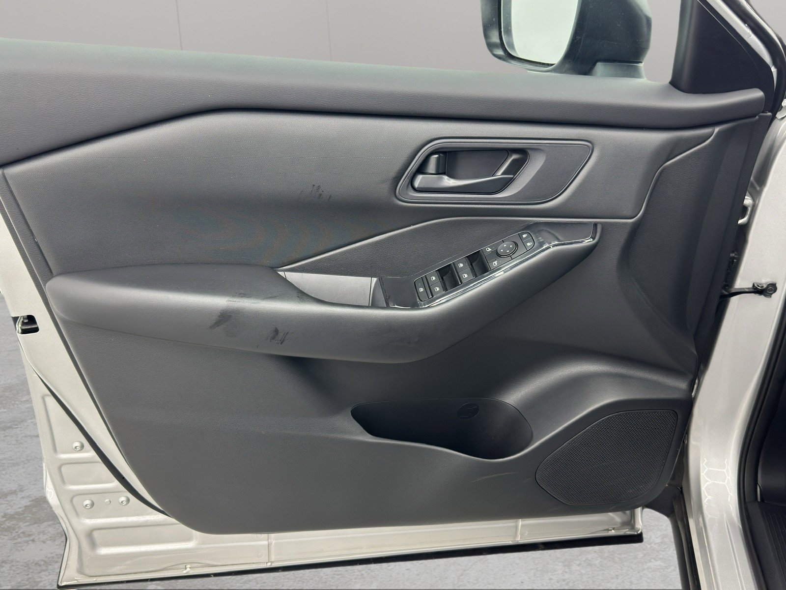 Used 2024 Nissan Rogue S AWD/4WD image 41