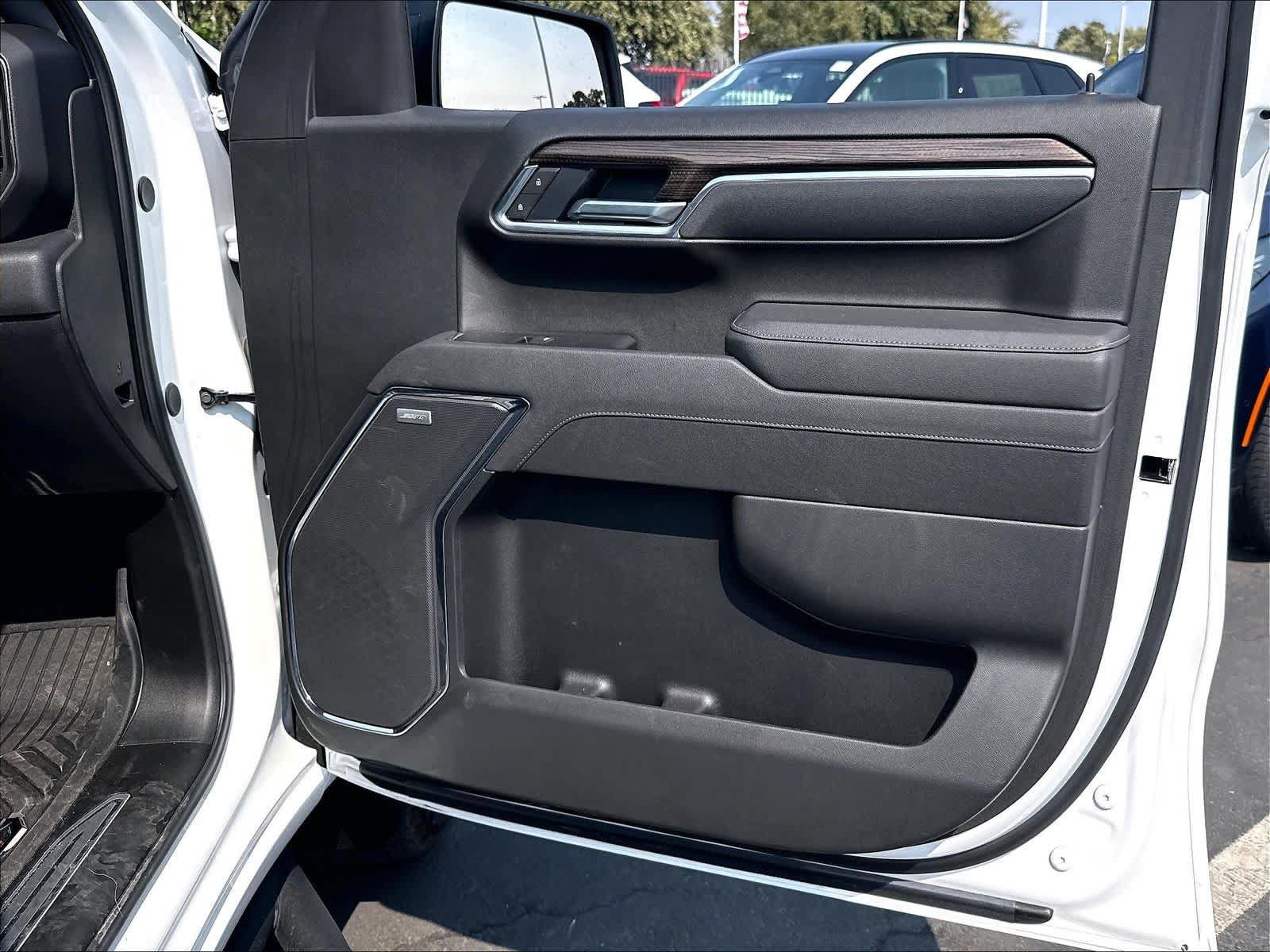 Used 2025 Chevrolet Silverado 1500 LT Trail Boss w/ Convenience Package II AWD/4WD image 29