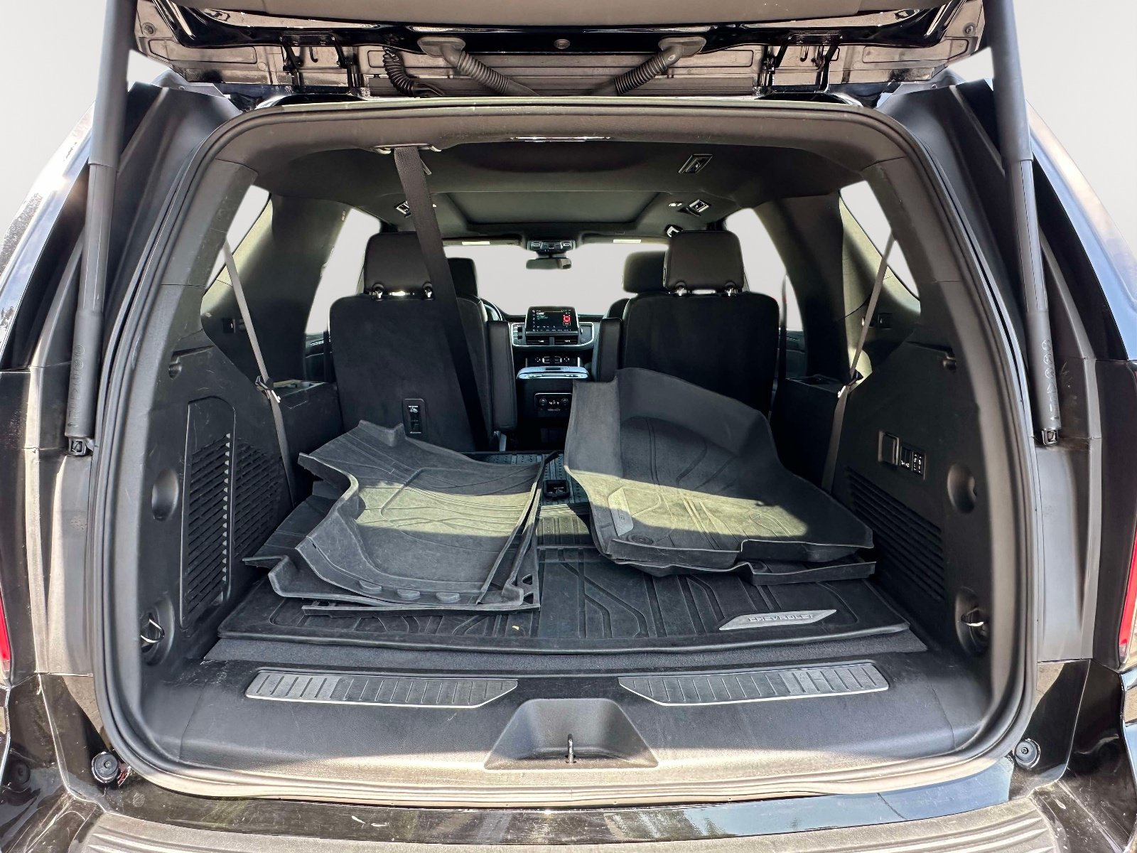 Used 2023 Chevrolet Tahoe Z71 w/ Luxury Package AWD/4WD image 33