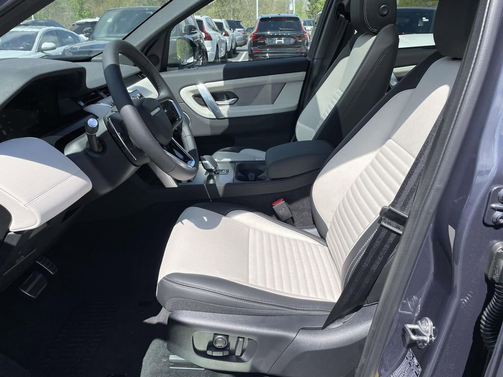 New 2026 Land Rover Discovery Sport Landmark image 14