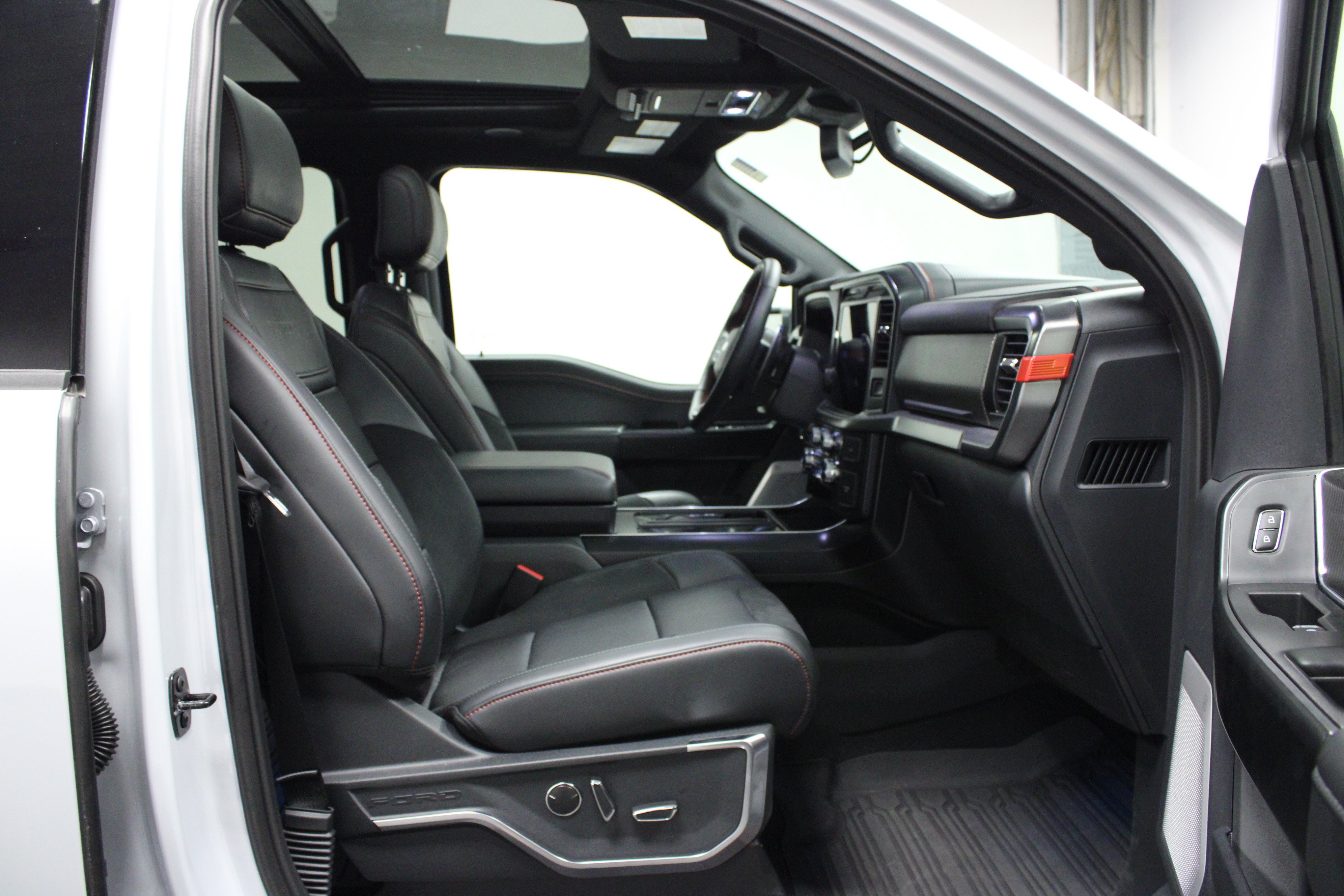 Used 2025 Ford F150 Raptor AWD/4WD image 16