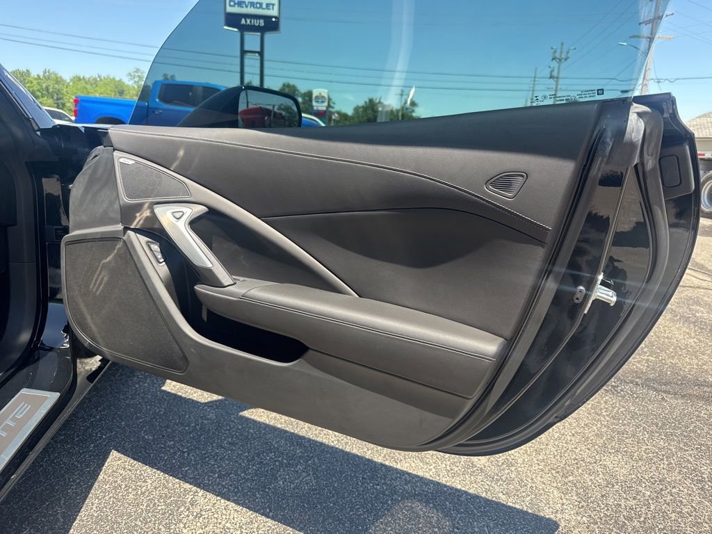 Used 2014 Chevrolet Corvette Stingray Coupe RWD image 16