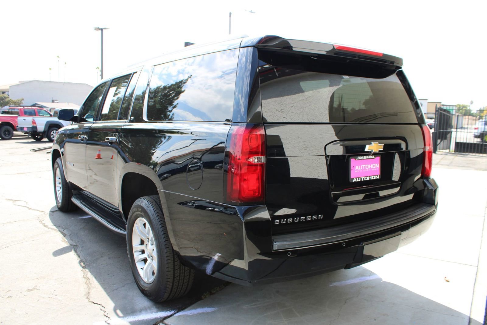 Used 2019 Chevrolet Suburban LT image 9