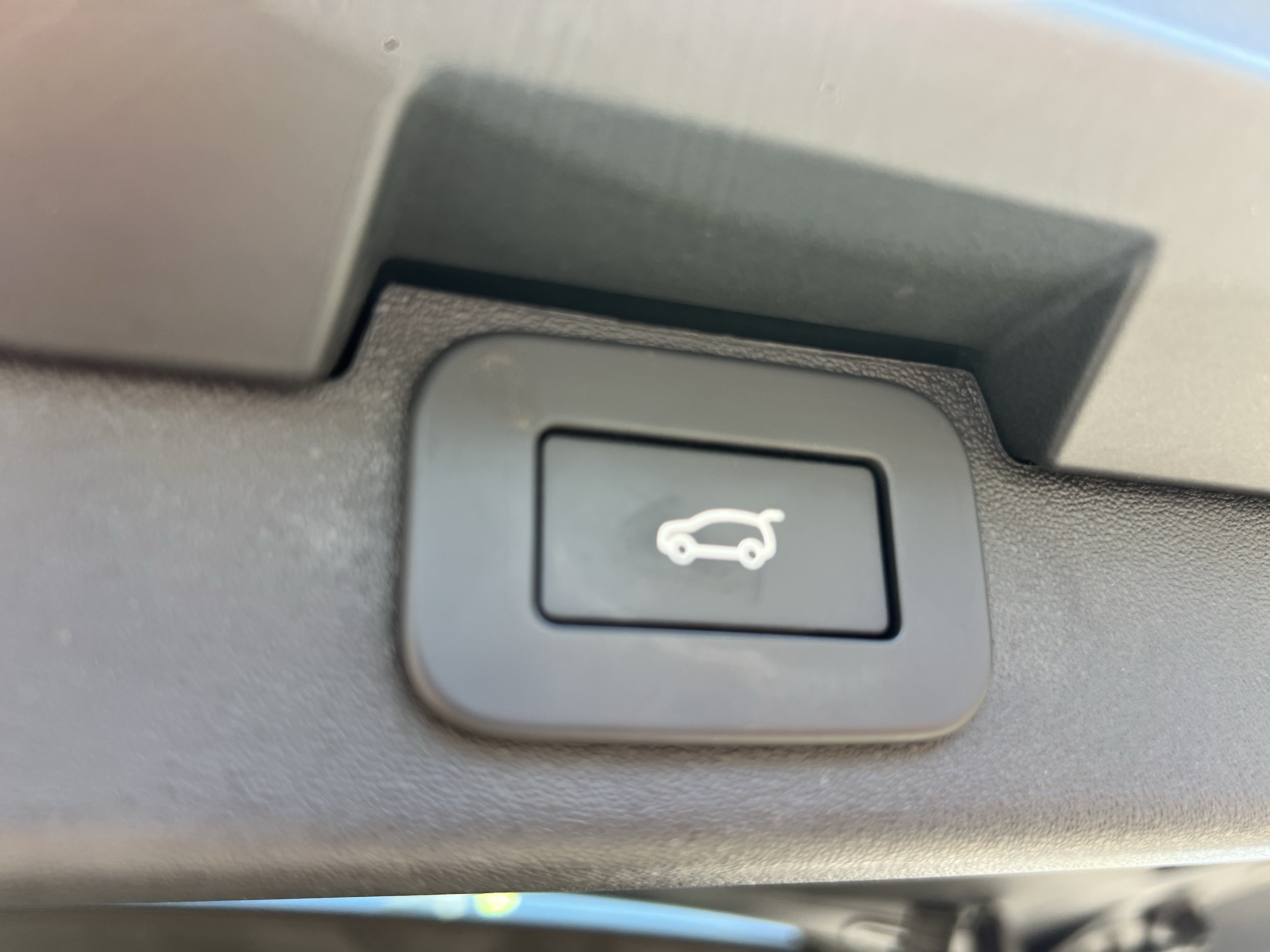 Certified 2023 Land Rover Discovery Metropolitan Edition AWD/4WD image 40
