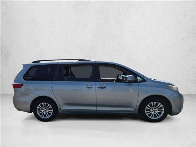 Used 2015 Toyota Sienna XLE FWD image 4