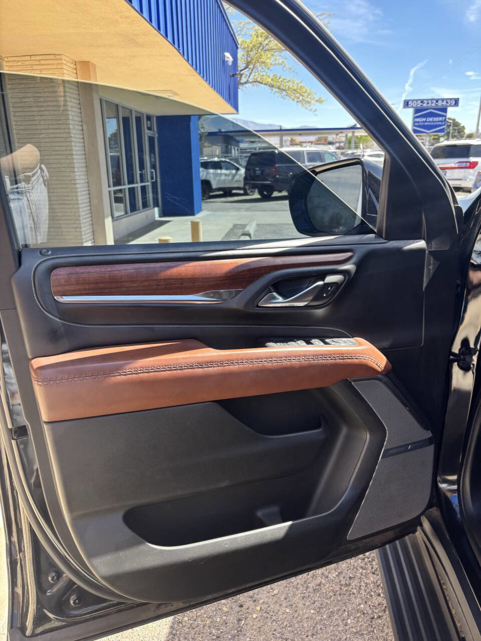 Used 2023 GMC Yukon Denali Ultimate image 5