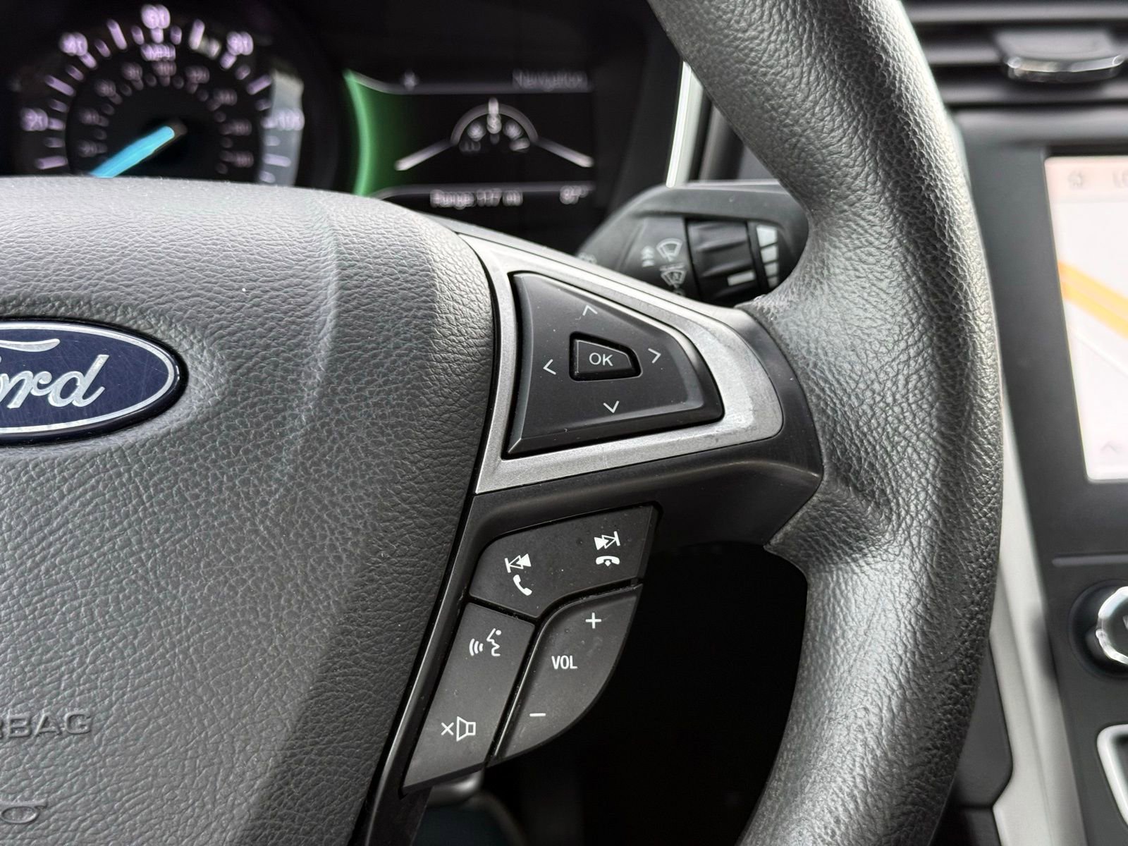 Used 2020 Ford Fusion SE FWD image 26