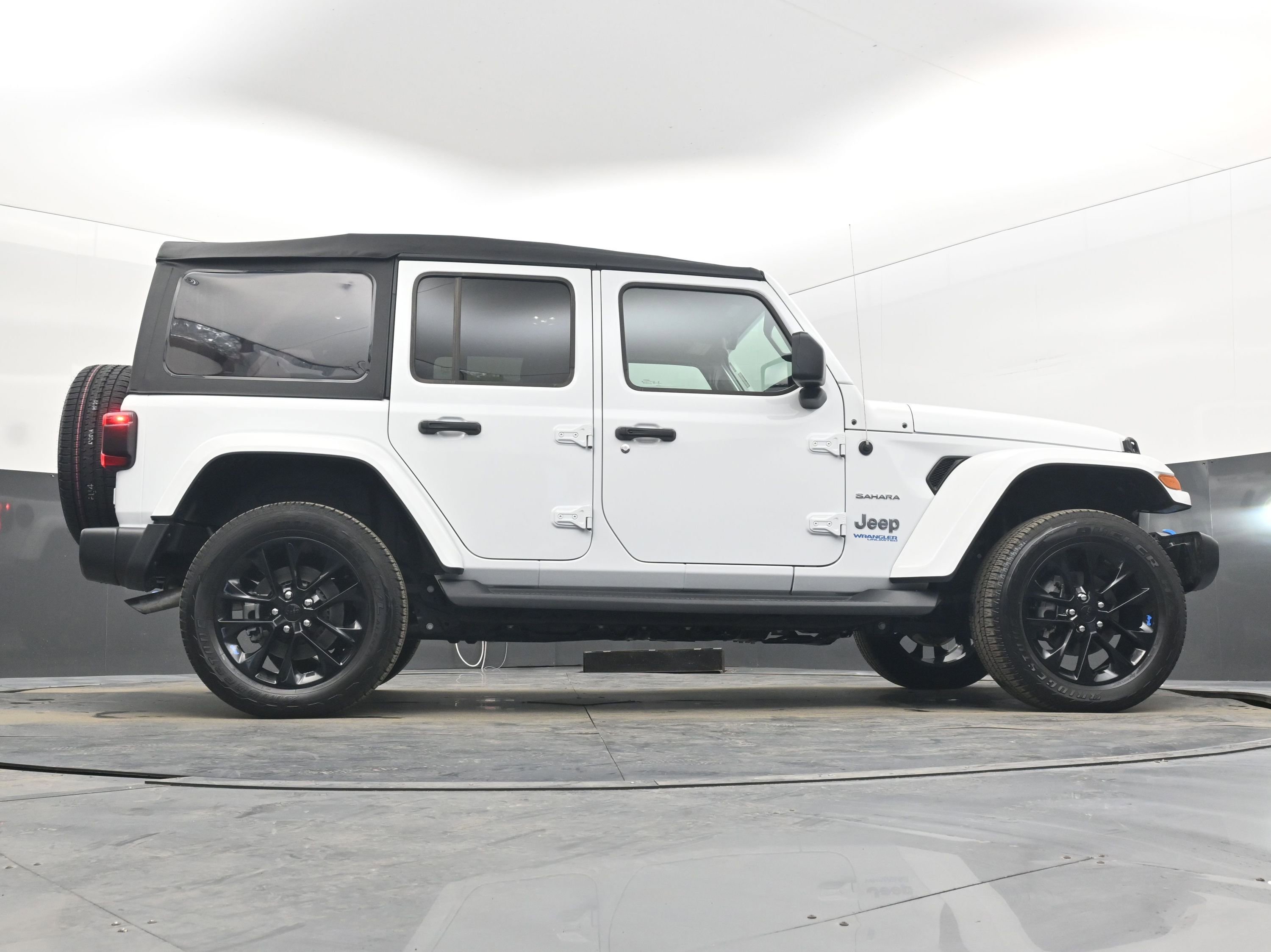 Used 2022 Jeep Wrangler Unlimited Sahara image 27