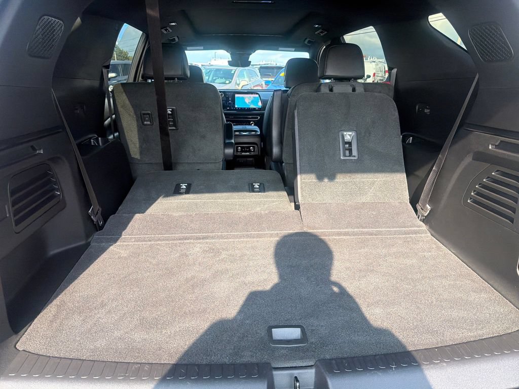 Used 2025 Chevrolet Traverse RS AWD/4WD image 32
