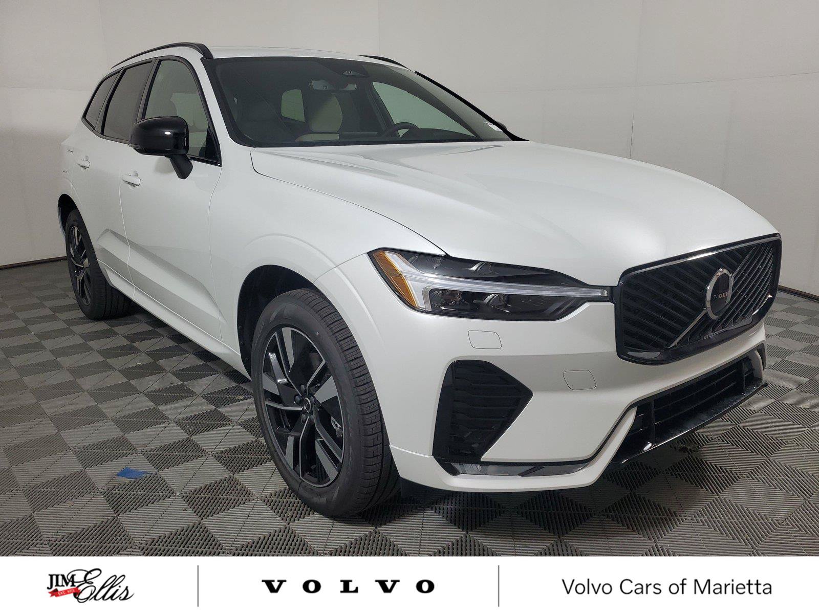 New 2026 Volvo XC60 B5 Core w/ Climate Package