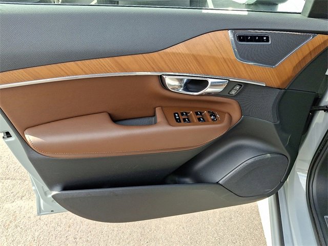 Used 2025 Volvo XC90 B5 Plus w/ Protection Package Premier image 9