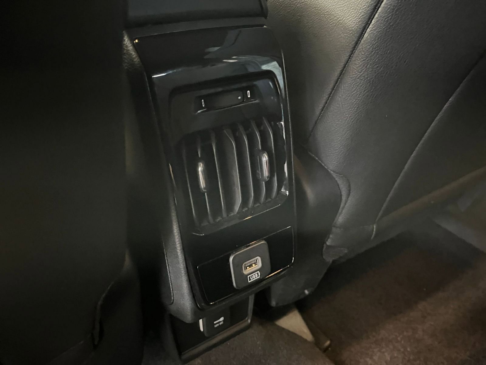 Used 2025 Jeep Compass Limited image 24